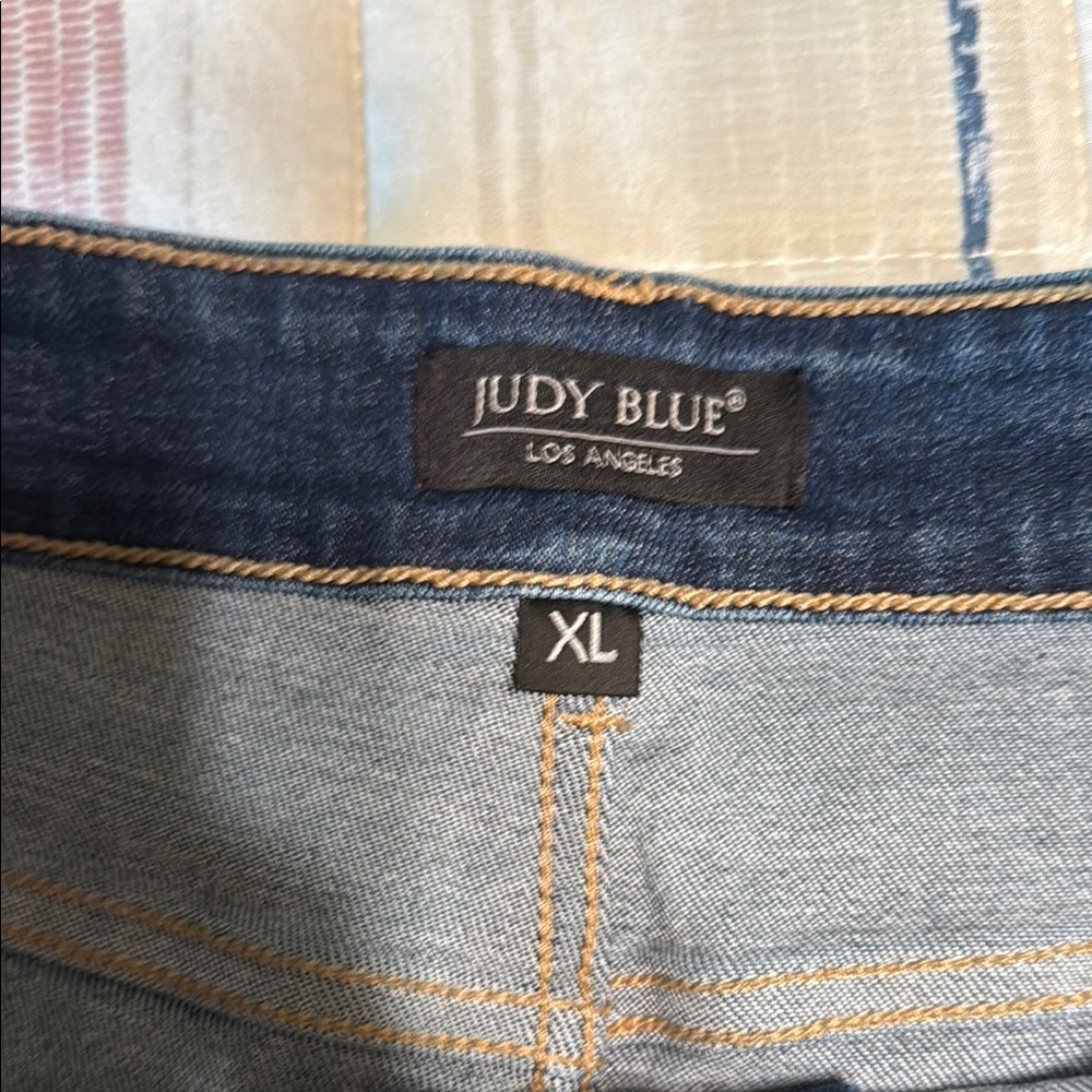 Judy Blue Denim Distressed Women's Shorts Bleach splatter jean shorts - Picture 4 of 4